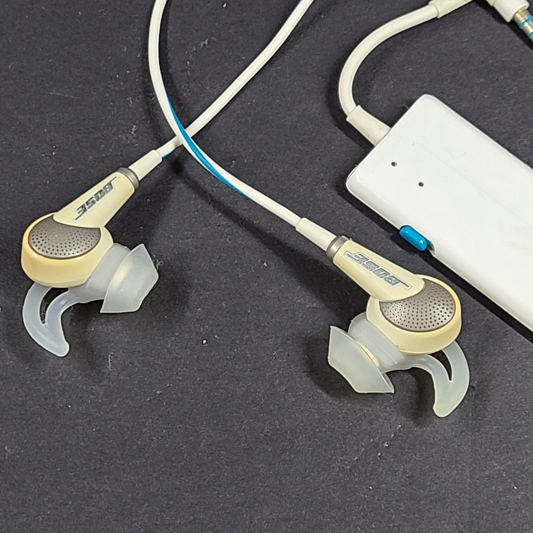 Bose QuietComfort 20 Apple Noise-Cancelling Earphones Earbuds QC20i - White READ