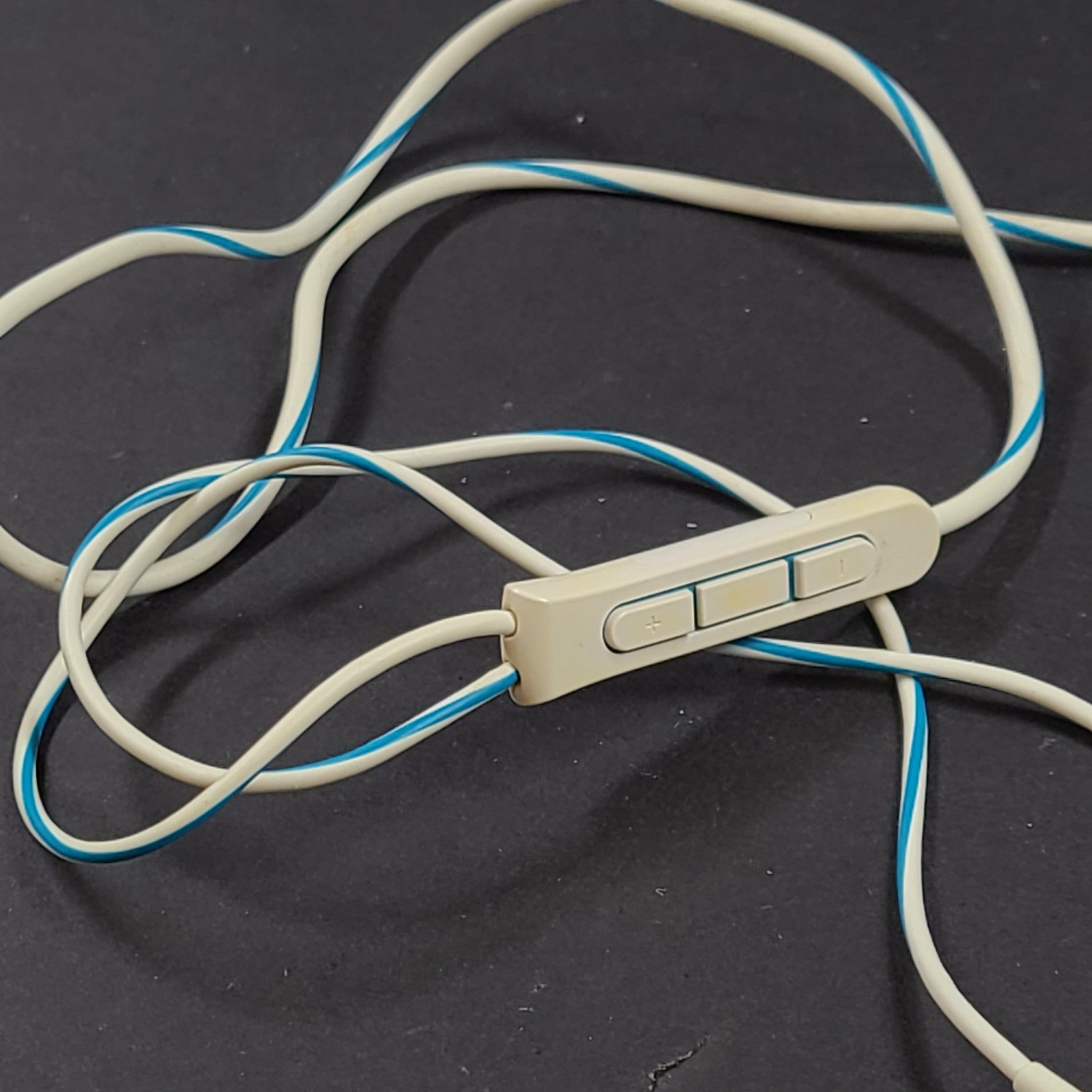 Bose QuietComfort 20 Apple Noise-Cancelling Earphones Earbuds QC20i - White READ