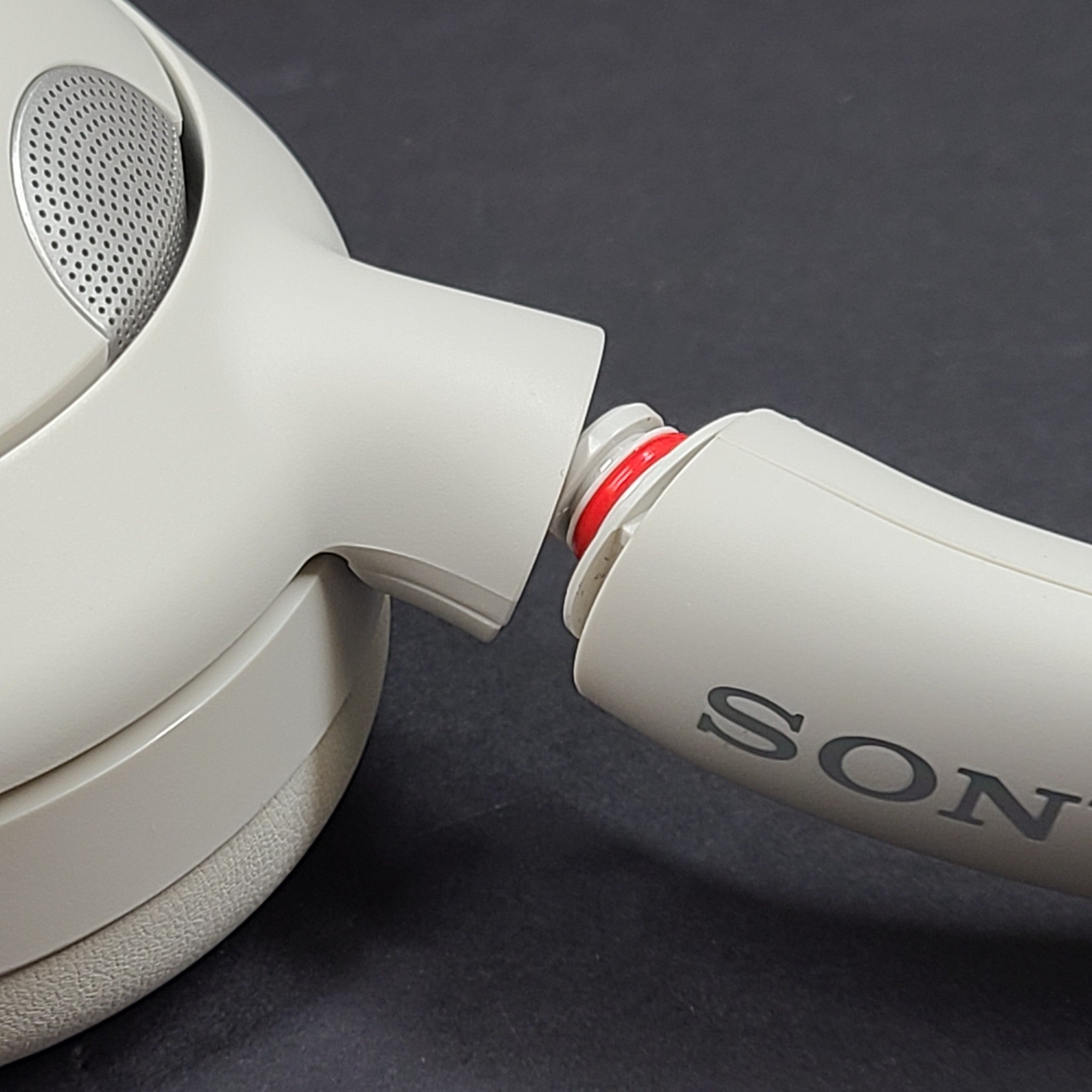 Sony ULT WEAR YY2981 Wireless Noise Canceling Bluetooth Headphones White READ!