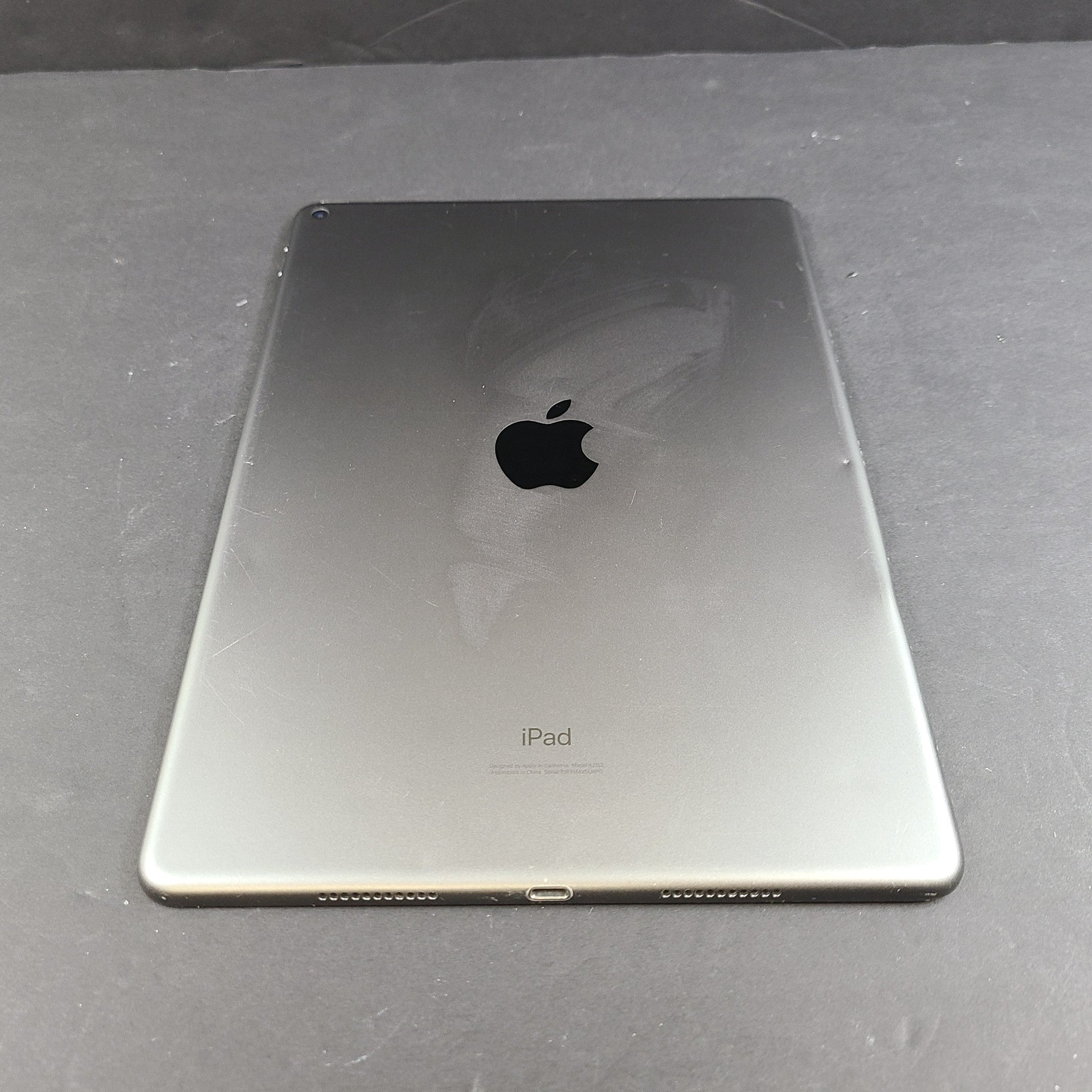 Apple iPad Air 3 (3rd Generation), A2152 64GB, Wi-Fi, 10.5in Space Gray GRADE C-