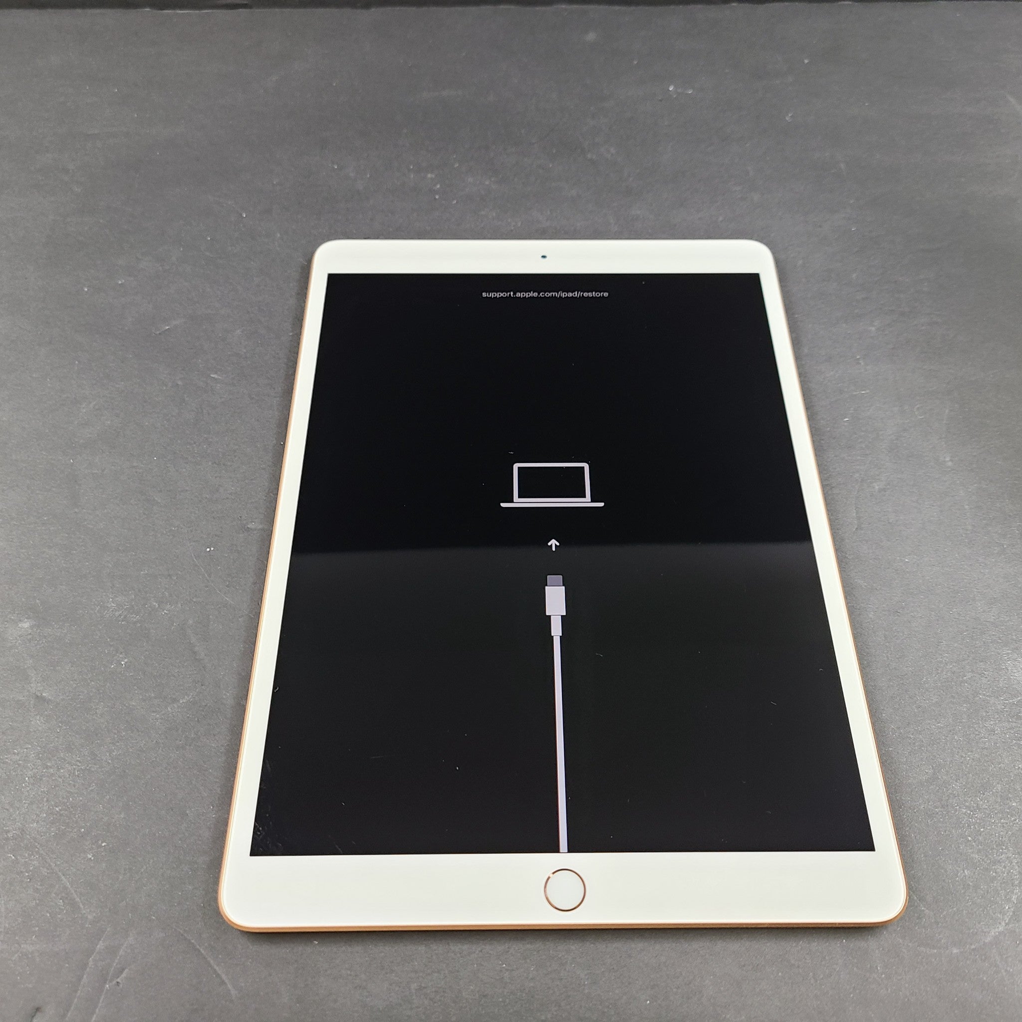 Apple iPad Air 3 (3rd Generation), A2152 , Wi-Fi, 10.5in - Gold - READ!!!