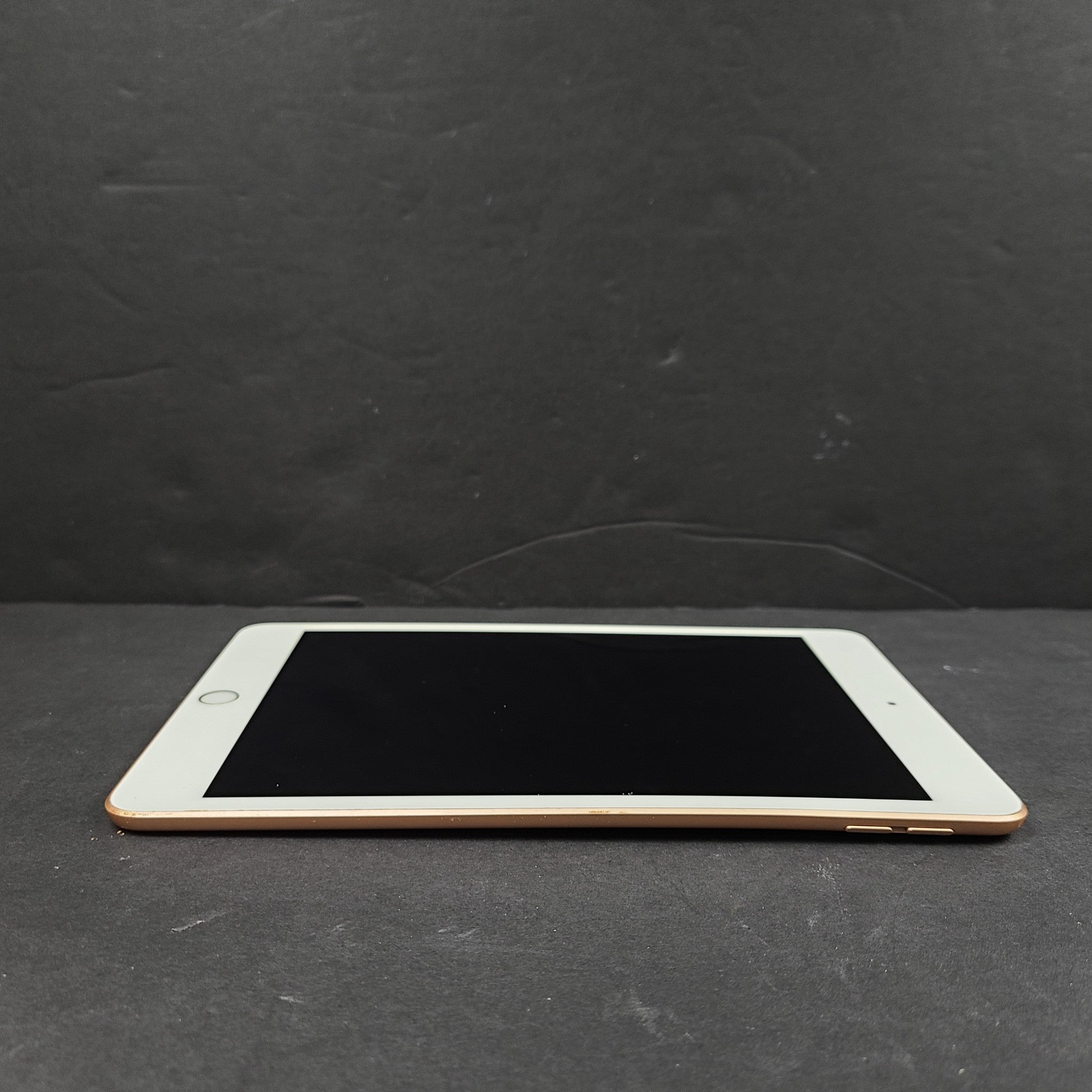 Apple iPad Mini 5 (5th Generation)  WiFi, 7.9in, A2133 Rose Gold FOR PARTS