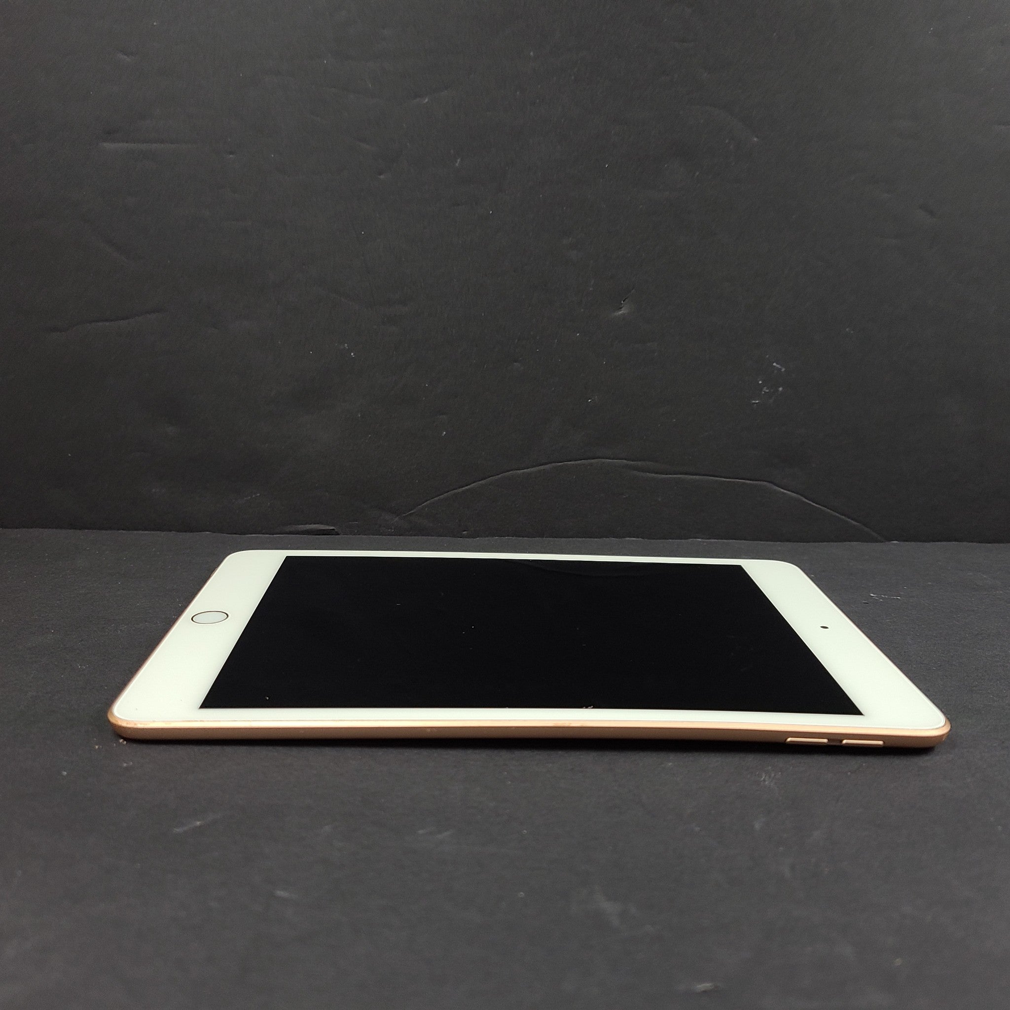 Apple iPad Mini 5 (5th Generation)  WiFi, 7.9in, A2133 Rose Gold FOR PARTS
