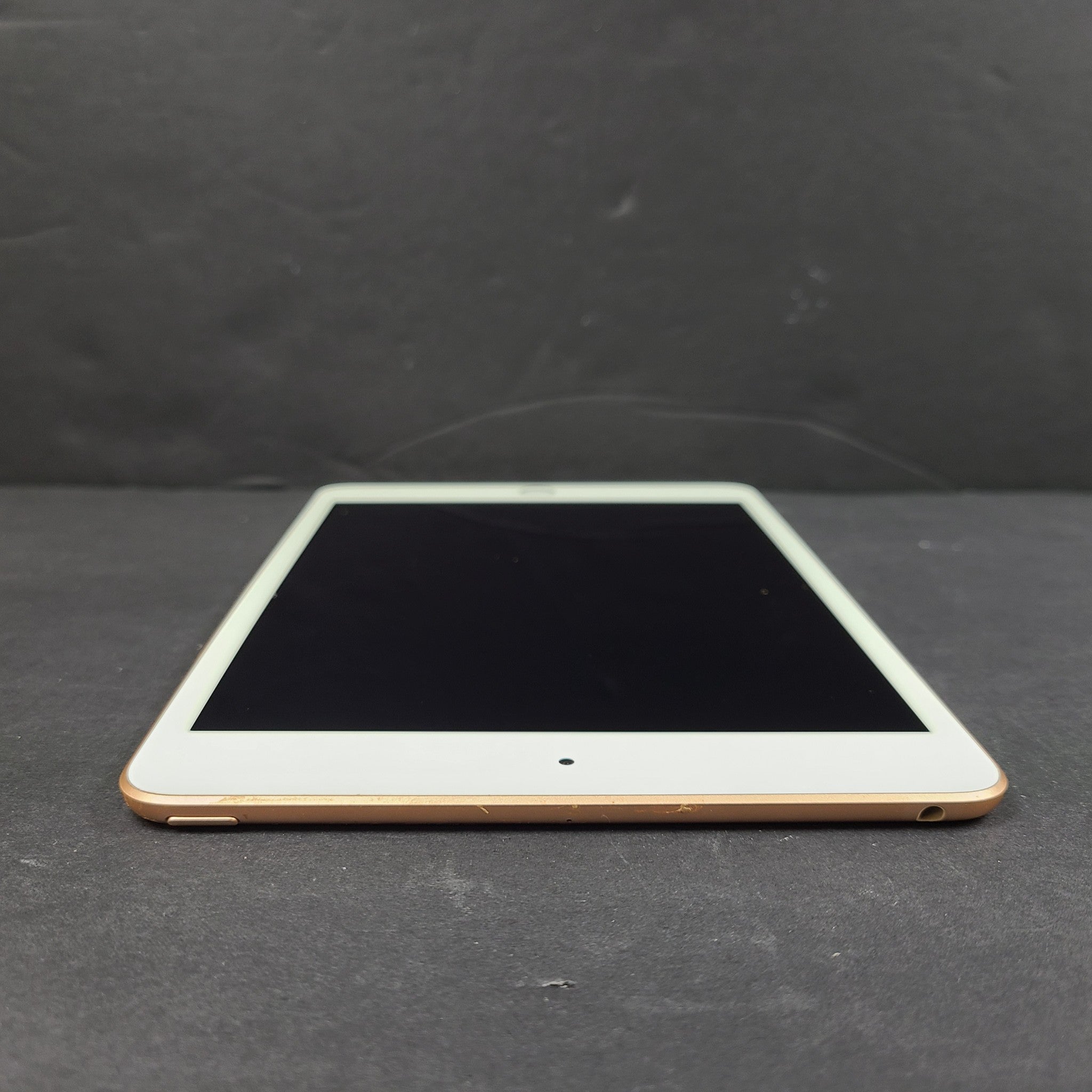 Apple iPad Mini 5 (5th Generation)  WiFi, 7.9in, A2133 Rose Gold FOR PARTS