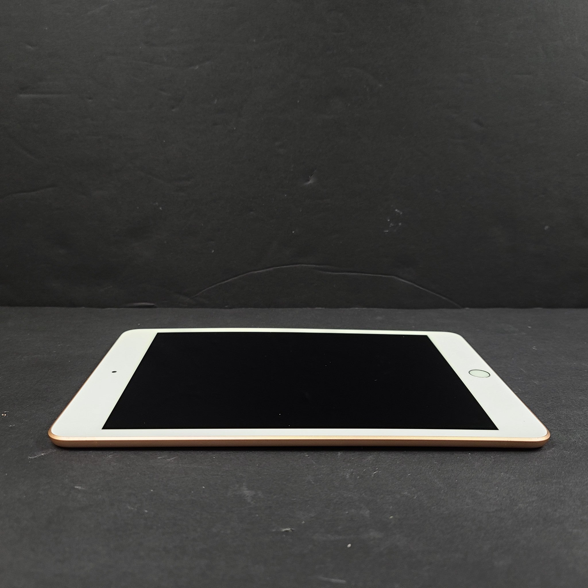 Apple iPad Mini 5 (5th Generation)  WiFi, 7.9in, A2133 Rose Gold FOR PARTS