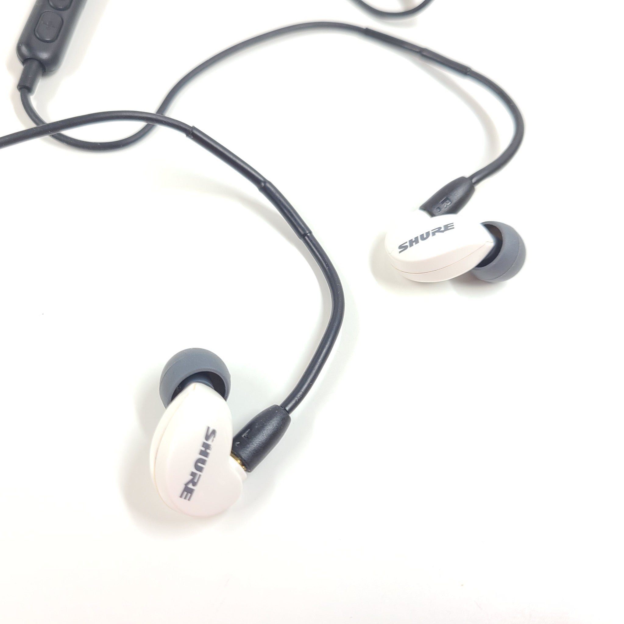 Shure SE215In-Ear Monitors Earbuds Earphones +RMCE-BT1 Bluetooth Adapter - White