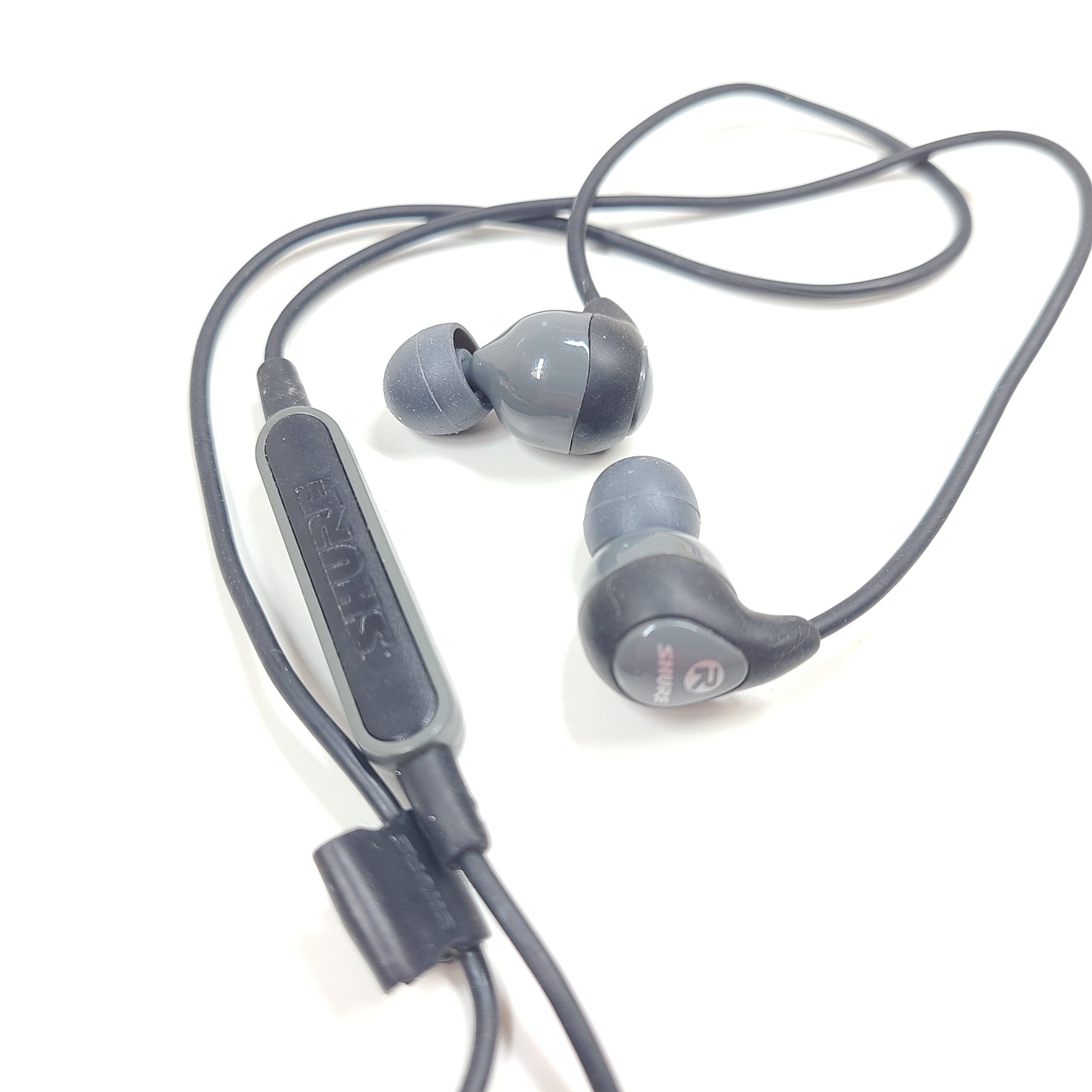 Shure SE112m+ Sound Isolating Earphones Earbuds with Case