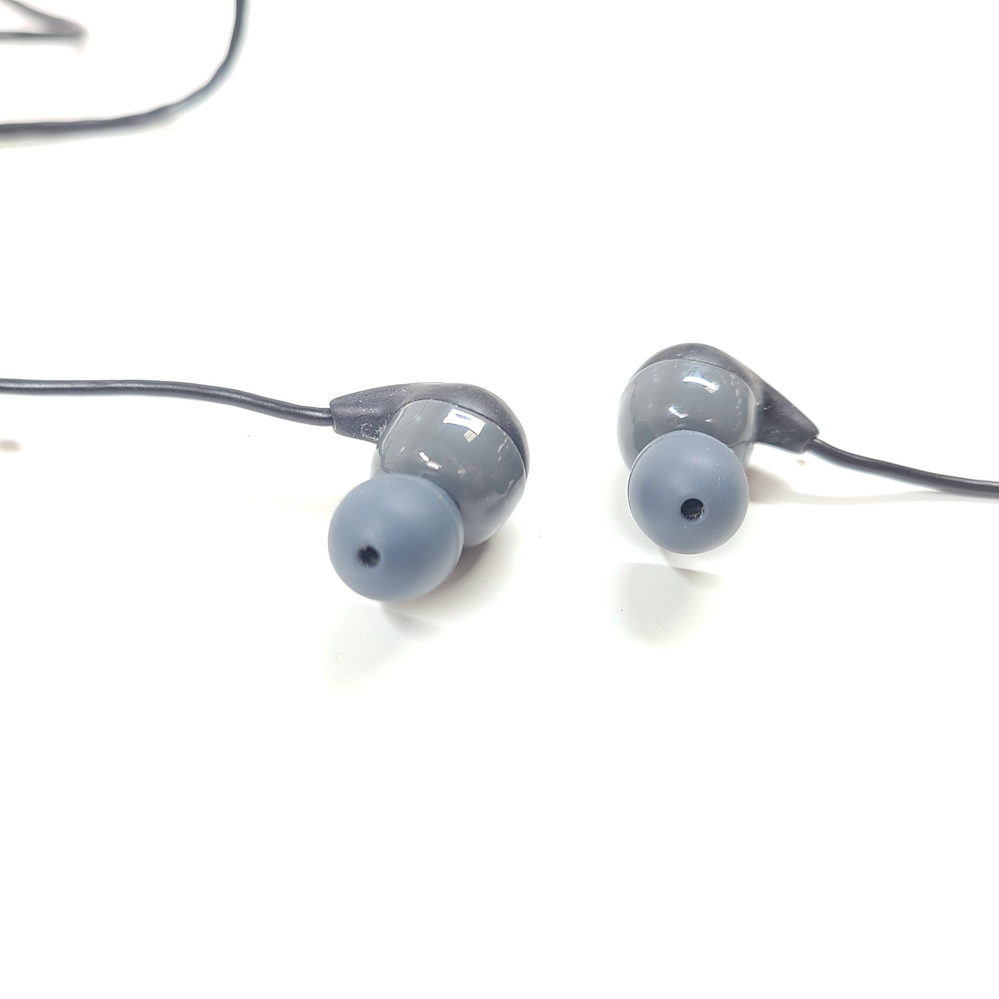 Shure SE112 Sound Isolating Earphones Earbuds with Case