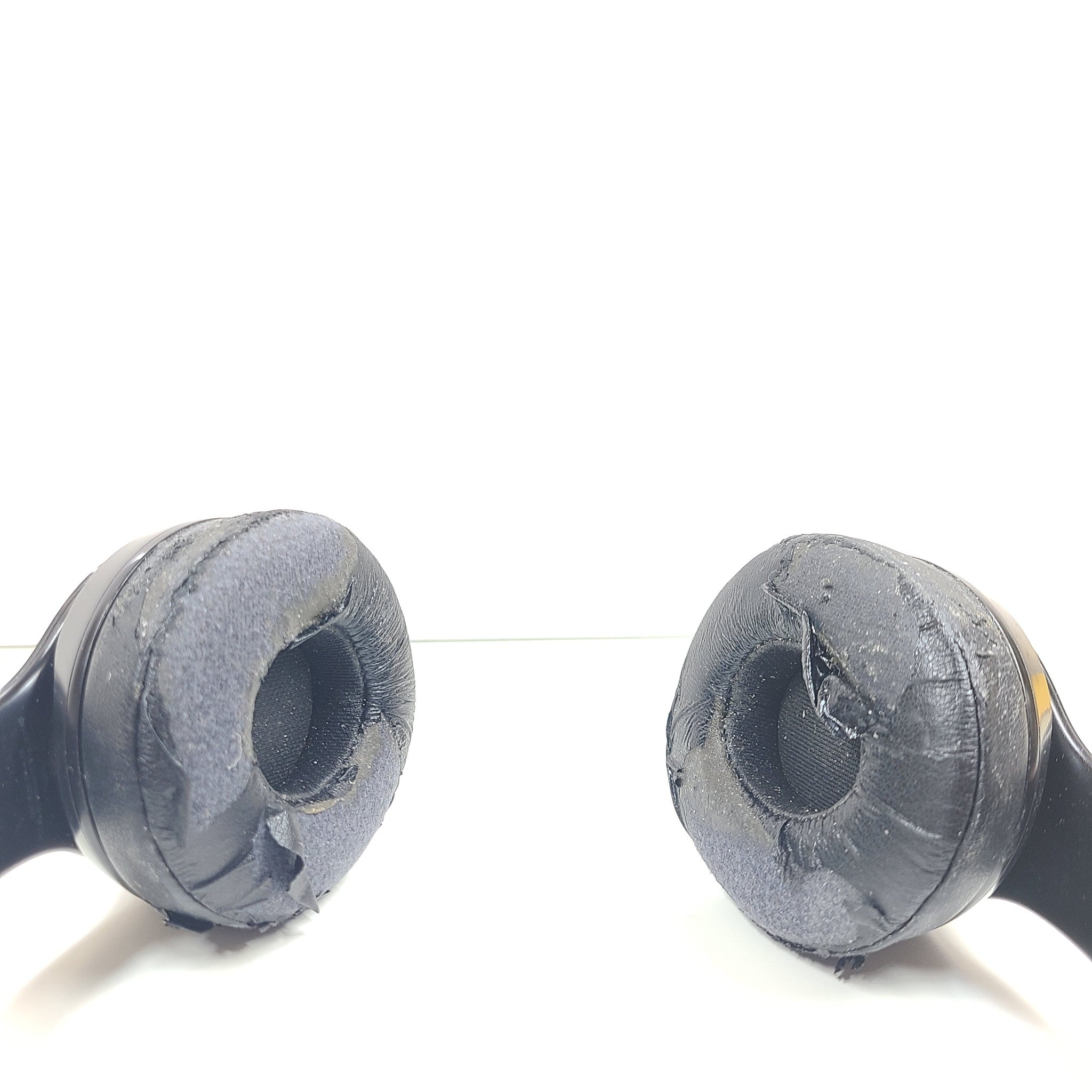Beats Solo 4 Wireless On-Ear Headphones - Black no case GRADE C
