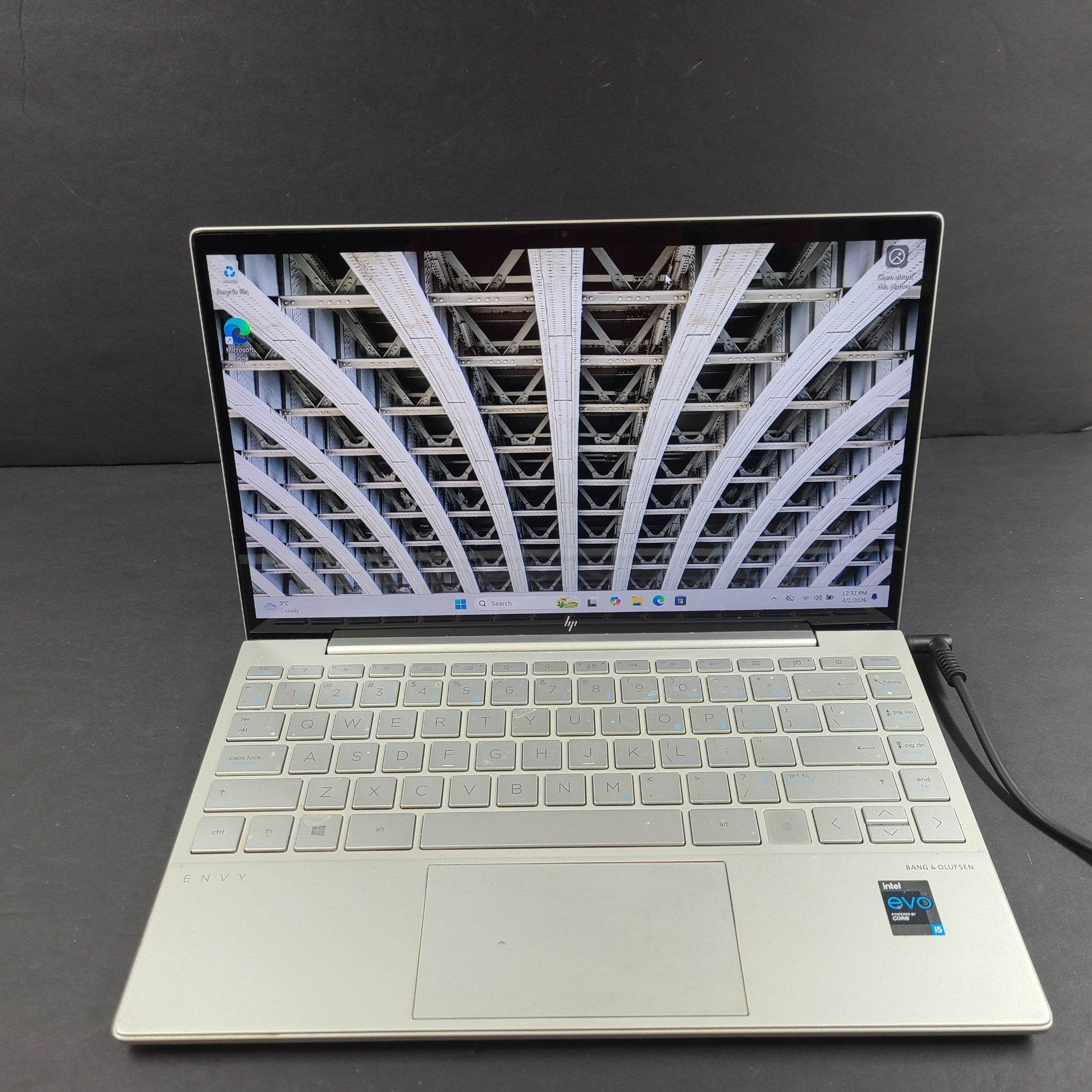 HP Envy 13-ba1030ca 13.3" i5-1135G7 8GB 256GB SSD Win 11 CRACKED SCREEN / READ