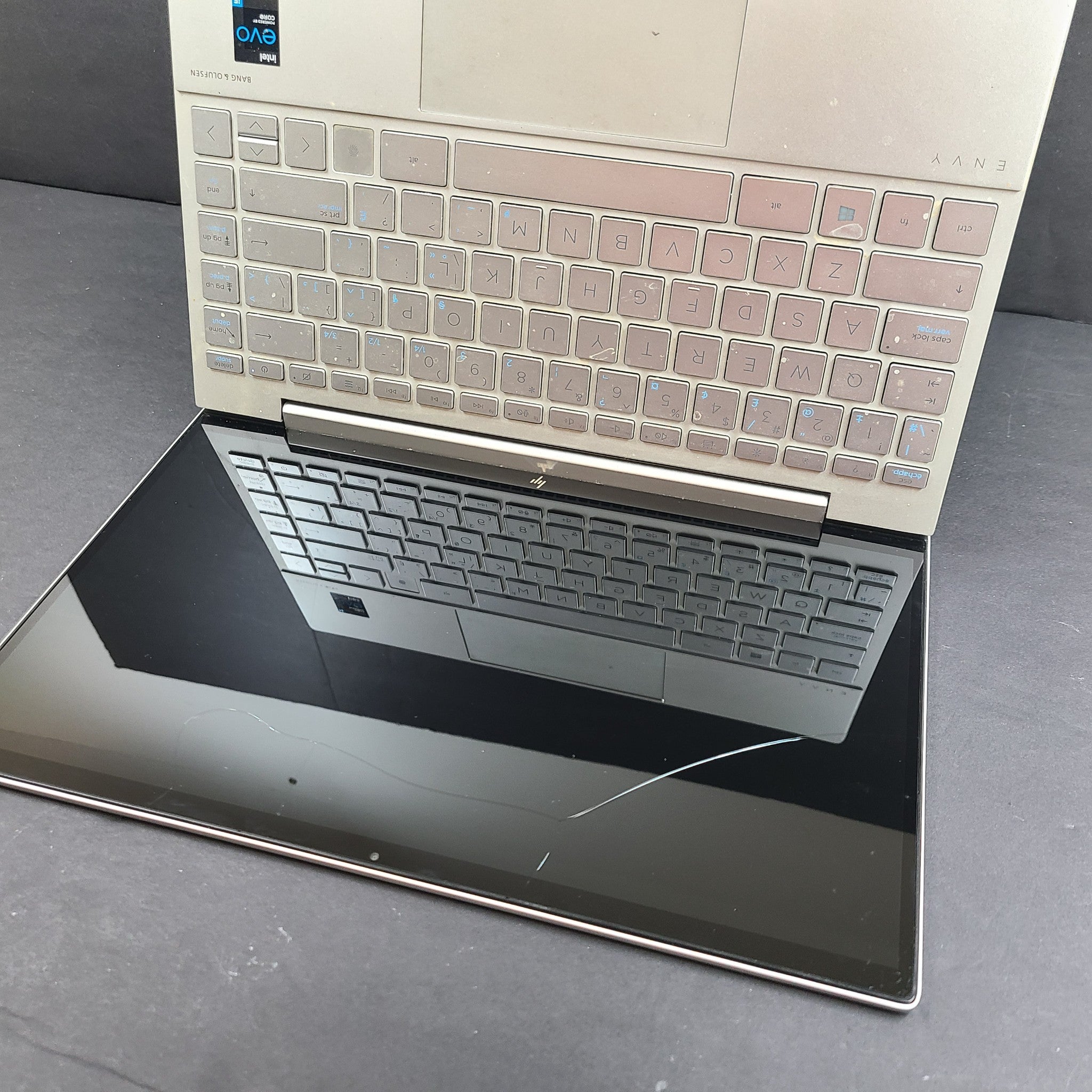 HP Envy 13-ba1030ca 13.3" i5-1135G7 8GB 256GB SSD Win 11 CRACKED SCREEN / READ