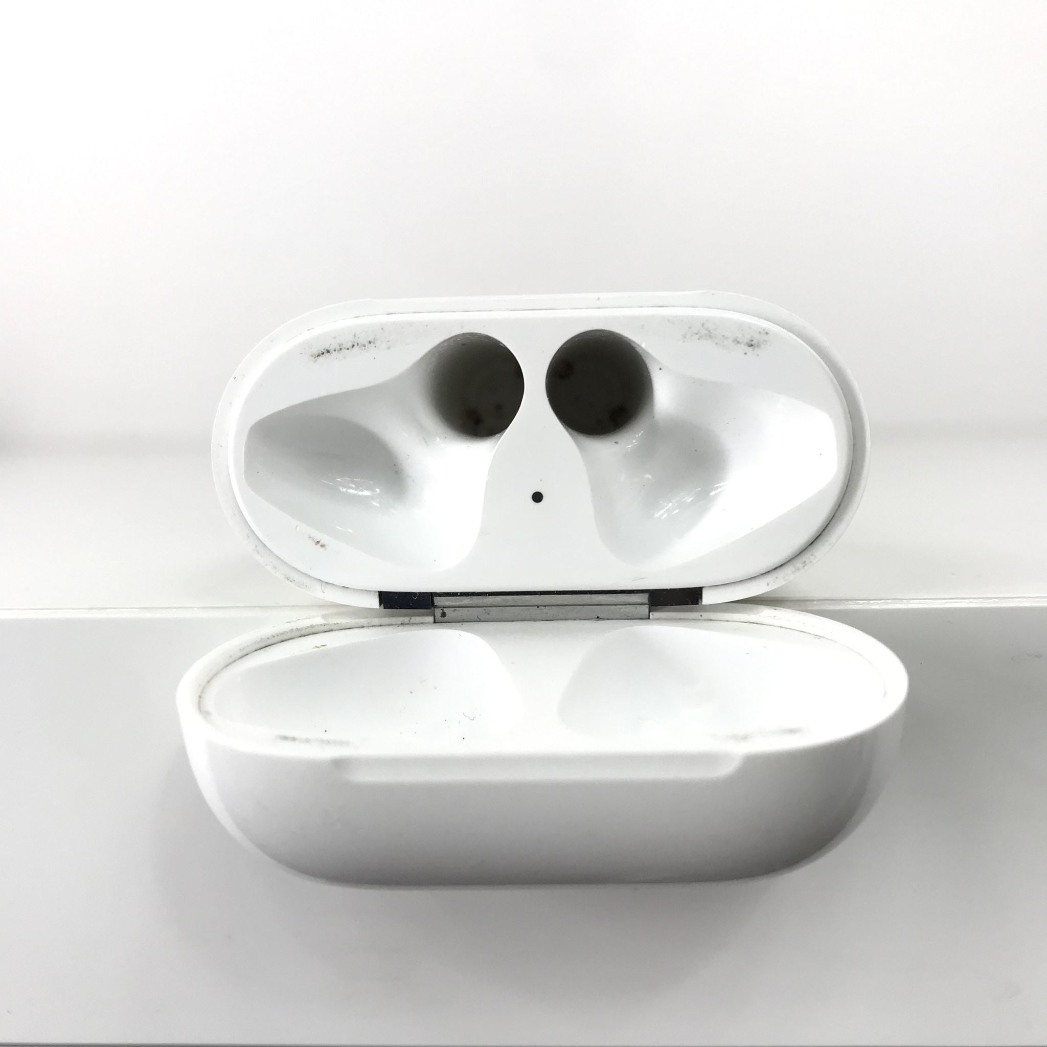 Apple AirPod 2nd Geneneration A1938 Wireless MagSafe Charging Case Original VN