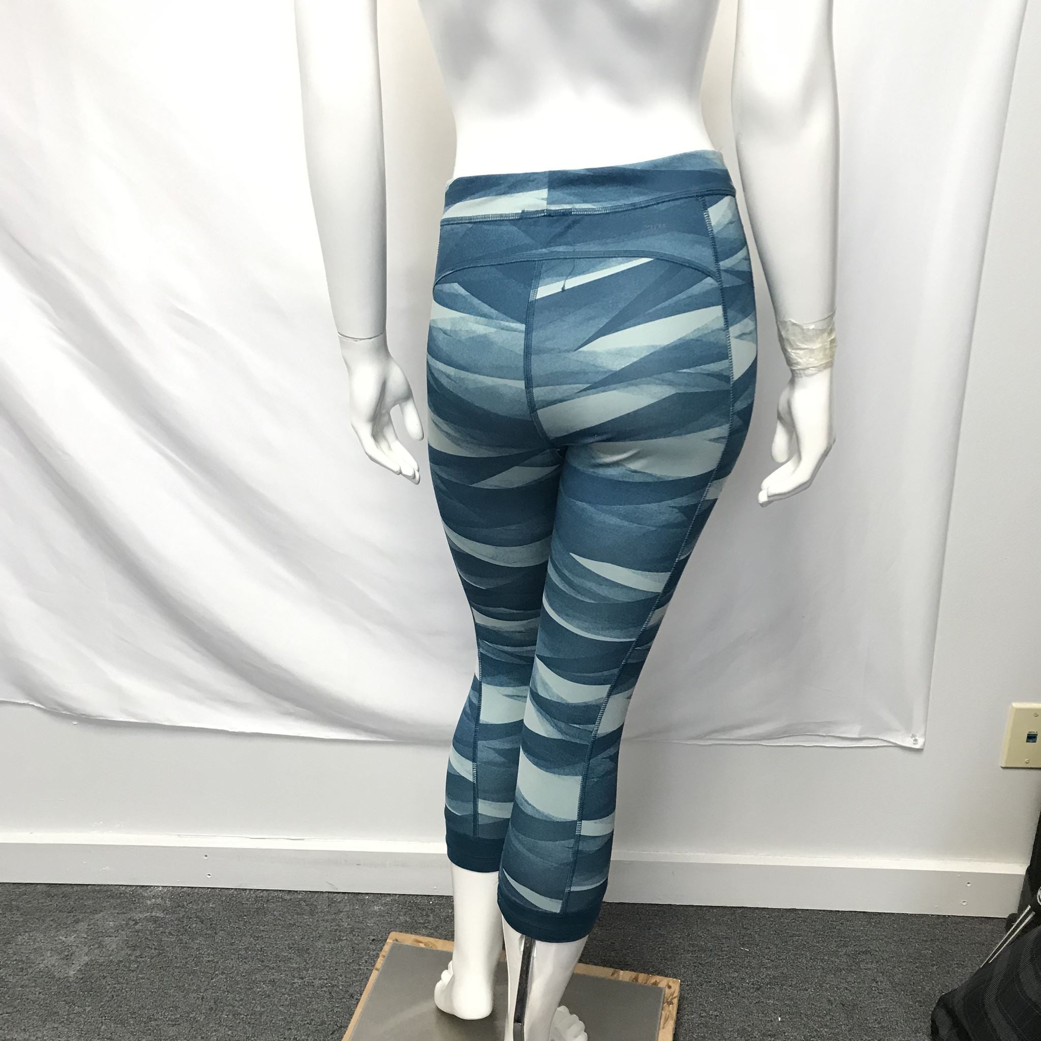 adidas Women's Crop Leggings Techfit Climalite Blue Pattern Sz S