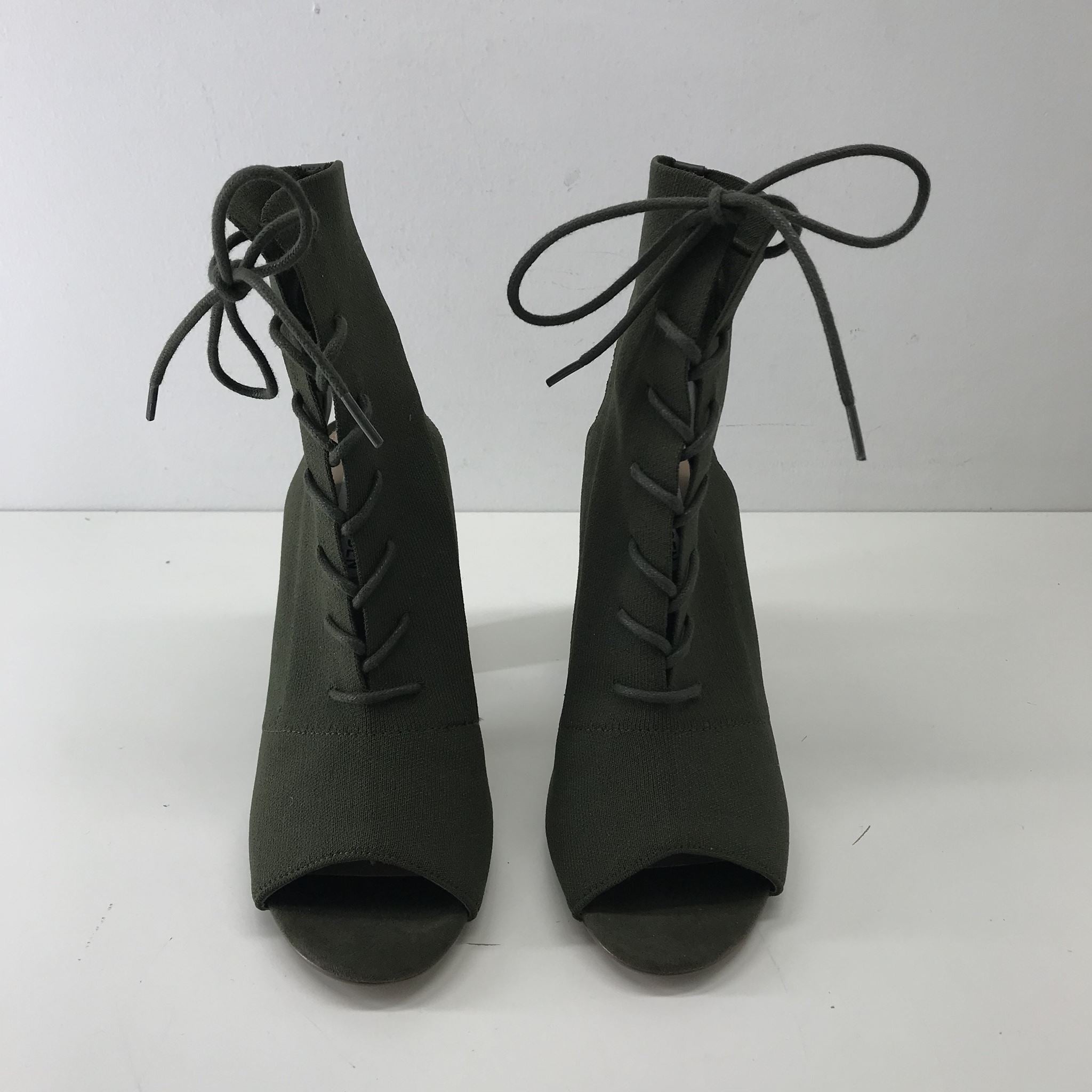 Steve Madden Capture Booties Peep Toe Lace Up in Olive Green Sz 6.5
