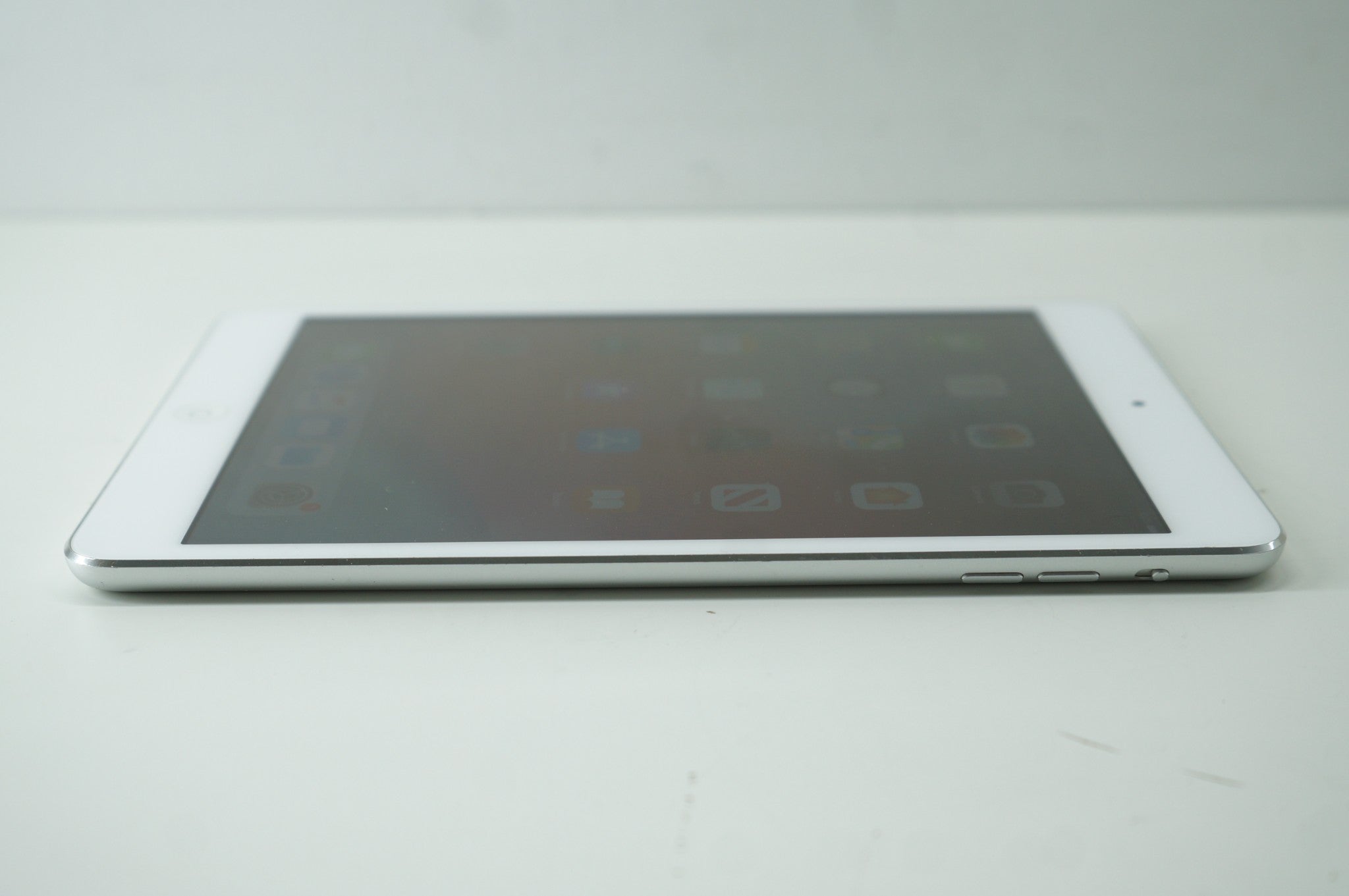 Apple iPad mini 2 32GB, Wi-Fi, 7.9in - Silver (CA) A1489
