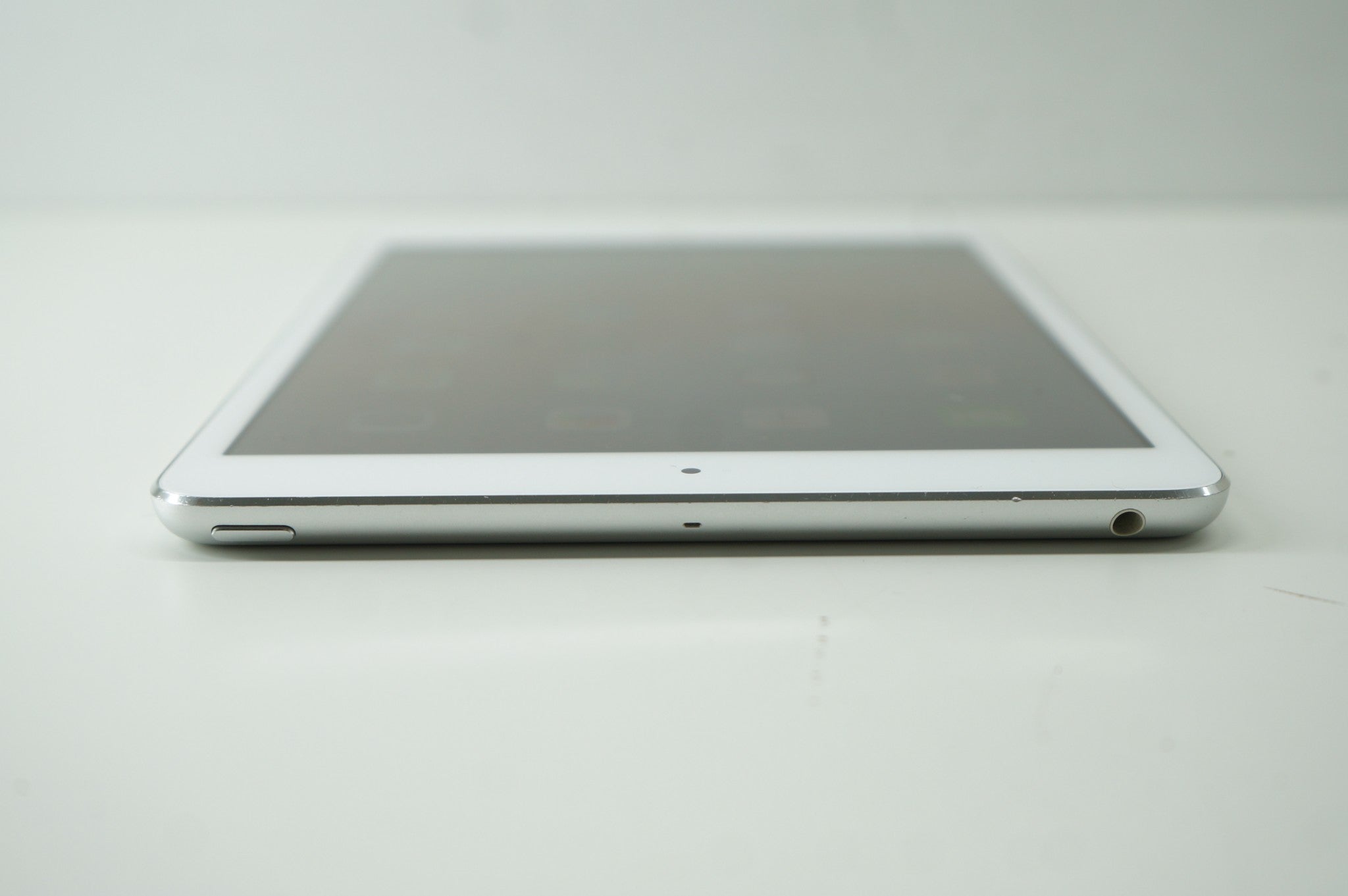 Apple iPad mini 2 32GB, Wi-Fi + Cellular (Unlocked), 7.9in - Silver (CA)