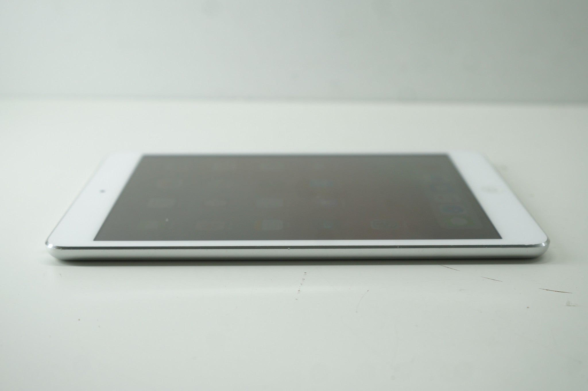 Apple iPad mini 2 32GB, Wi-Fi + Cellular (Unlocked), 7.9in - Silver (CA)