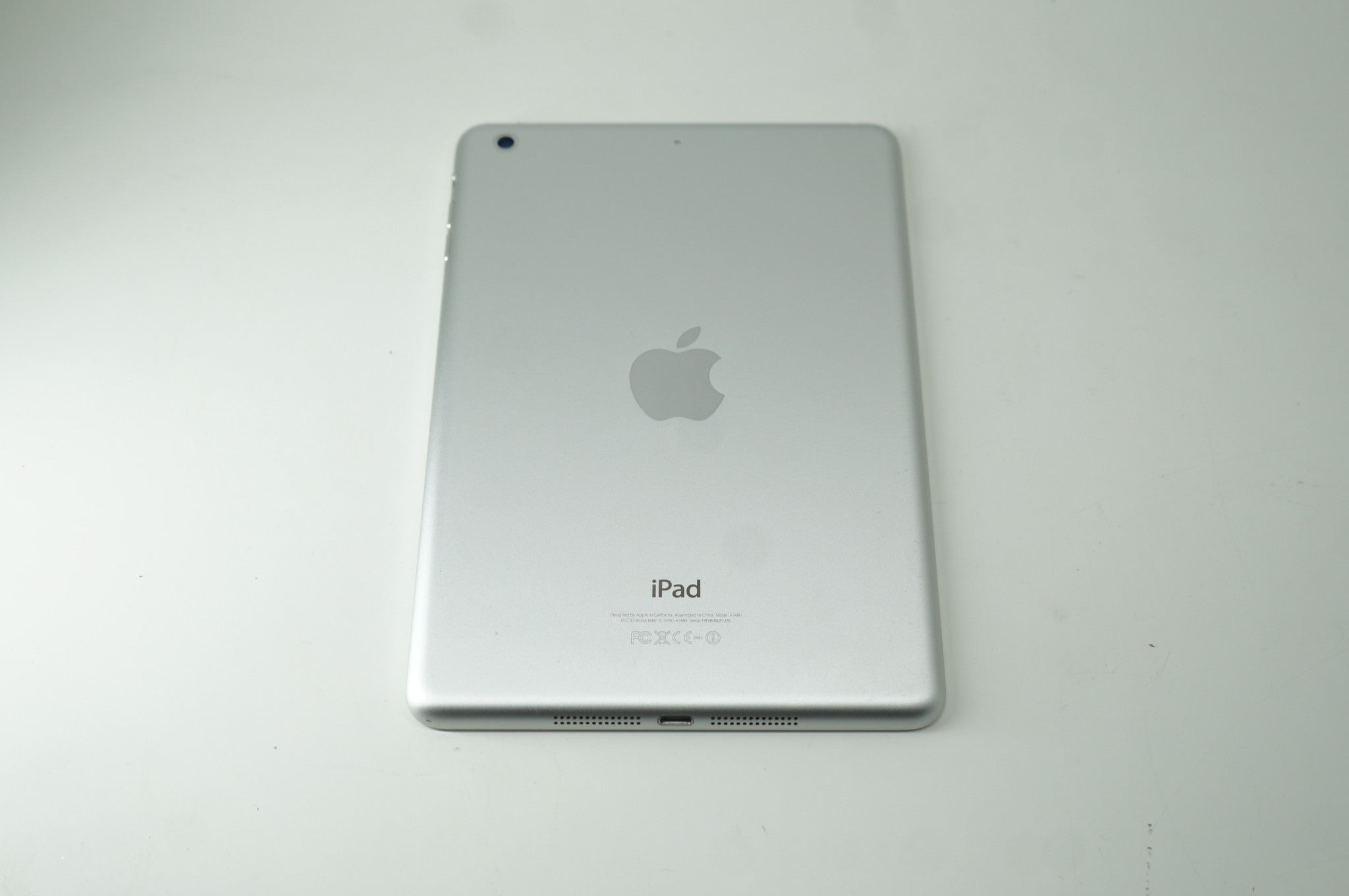 Apple iPad mini 2 32GB, Wi-Fi, 7.9in - Silver (CA) A1489