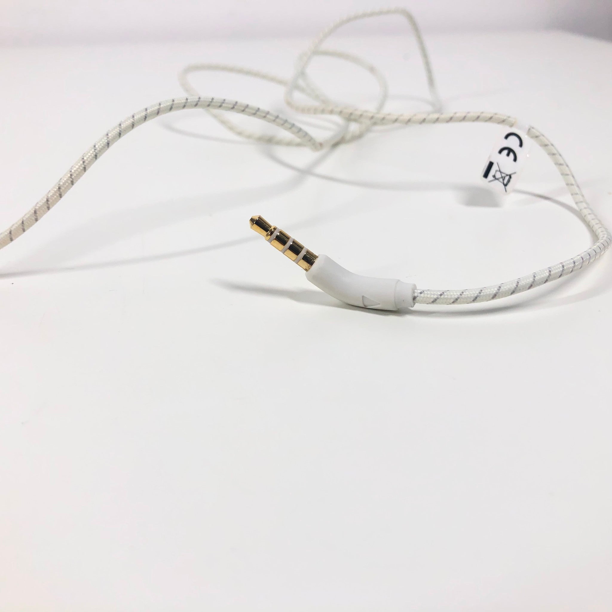 JBL Live 100 In-Ear Headphones with In-line Mic and Button and Case - White
