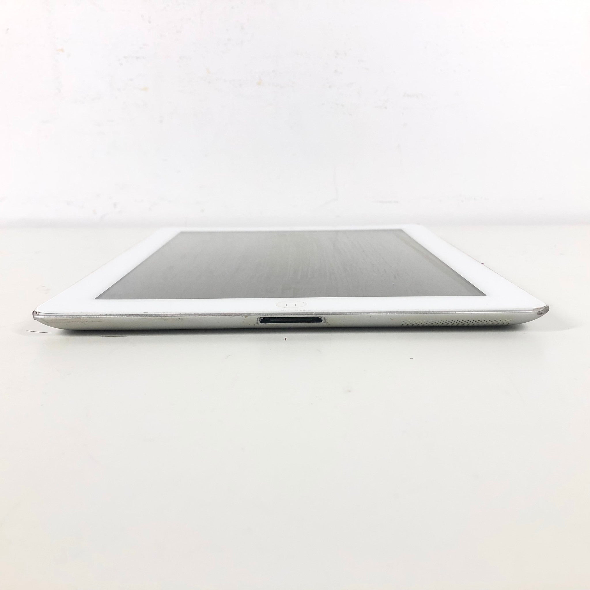 Apple iPad 3 3rd Generation Tablet A1416 32 GB Wi-Fi 9.7in White/Silver