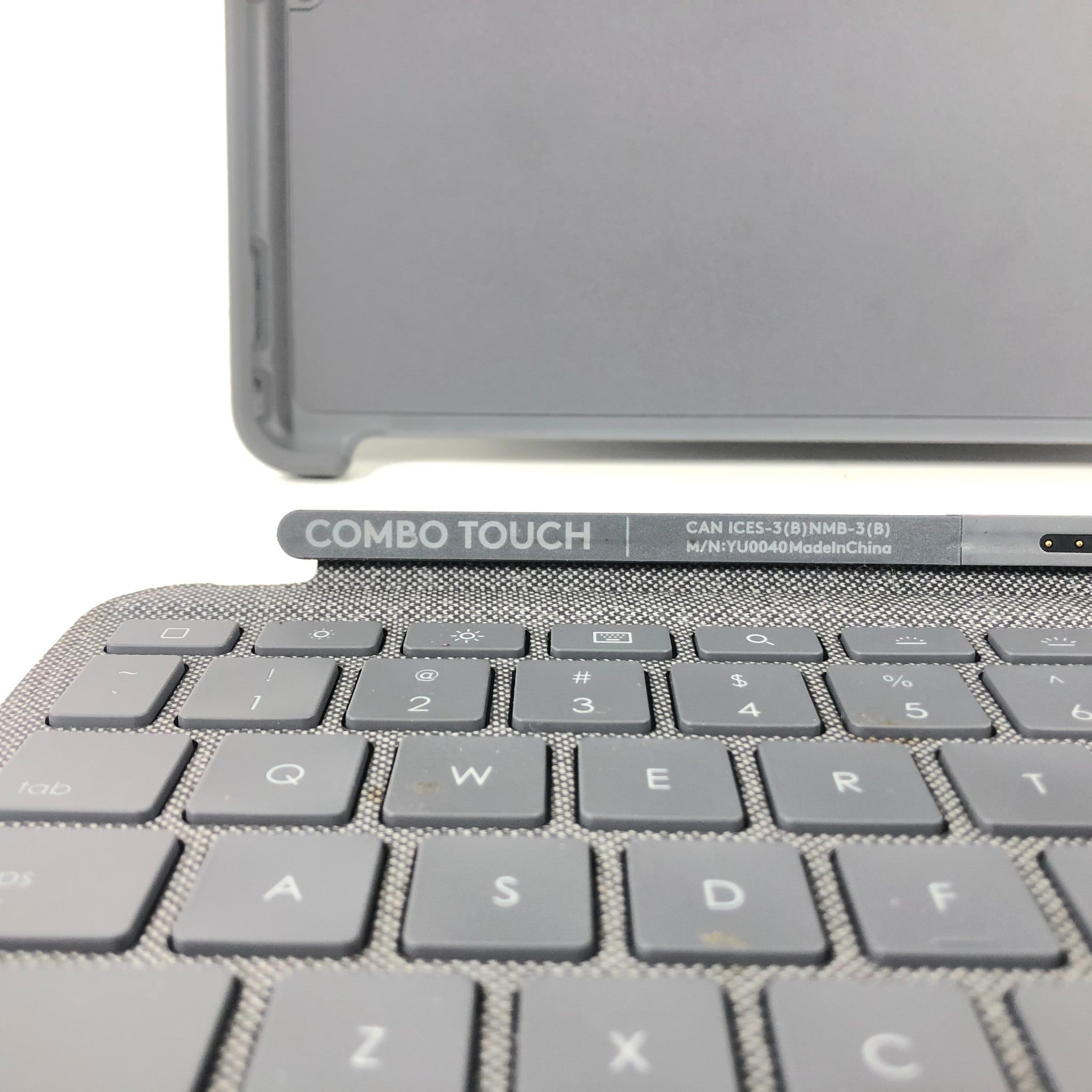 Logitech Combo Touch for iPad 7 8 9 Gen. and Air 3rd Backlit PN 820-009368